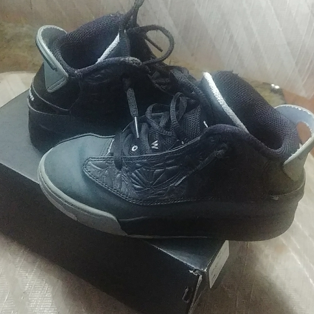 Kids Jordan Dub Zero in good condition!